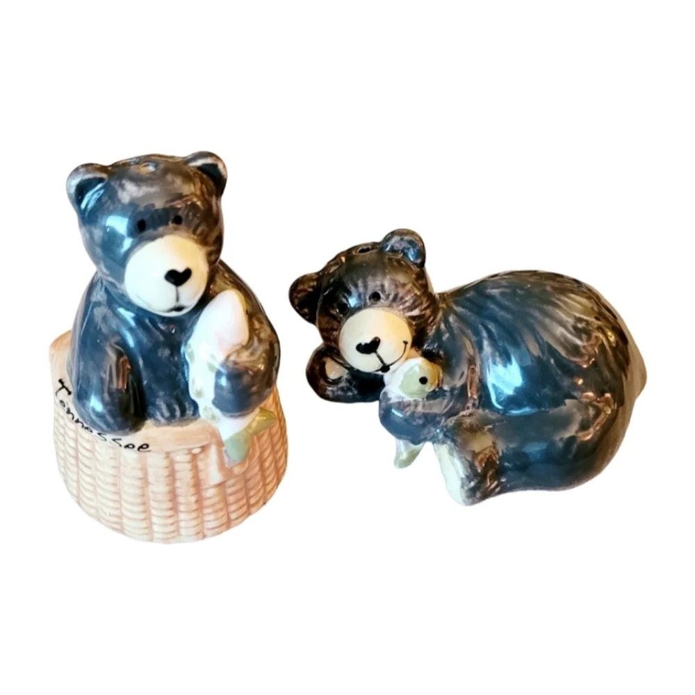 Ceramic Bear Tennessee Souvenir Salt and Pepper Set Smokey Mountains